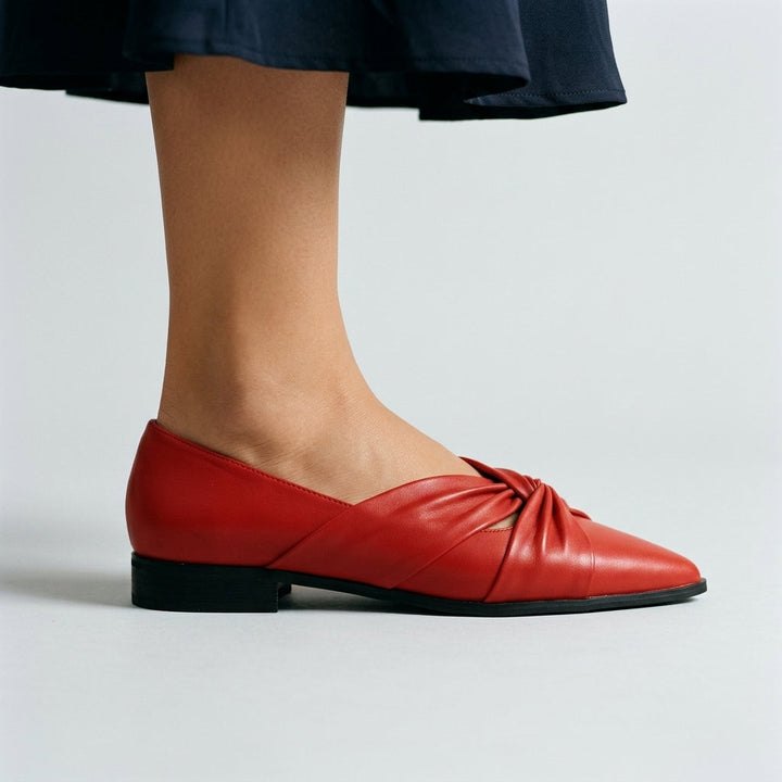 Nia Knotted Pointed Flat