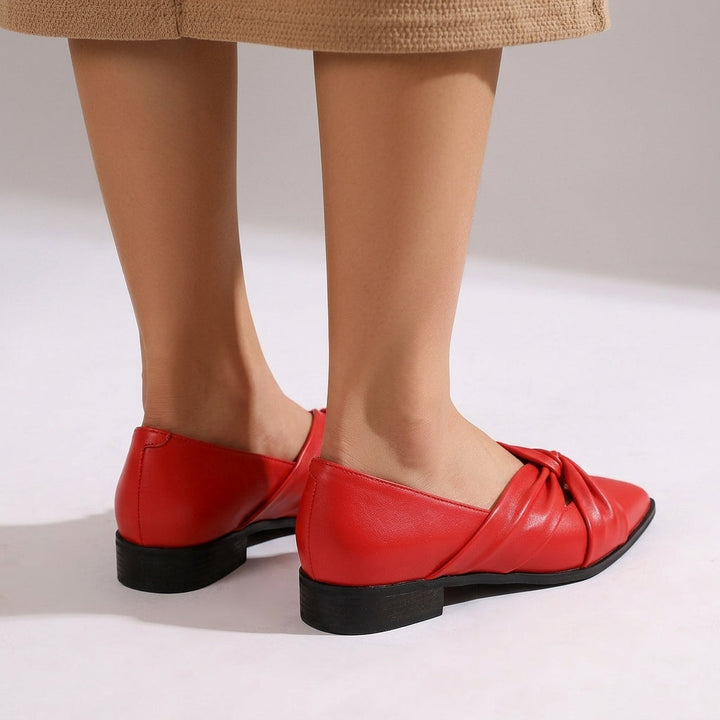 Nia Knotted Pointed Flat