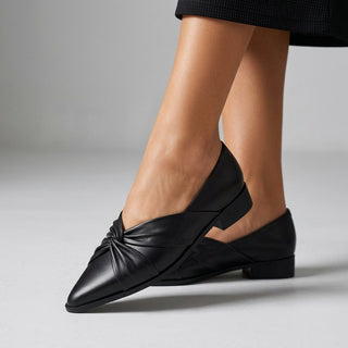 Nia Knotted Pointed Flat