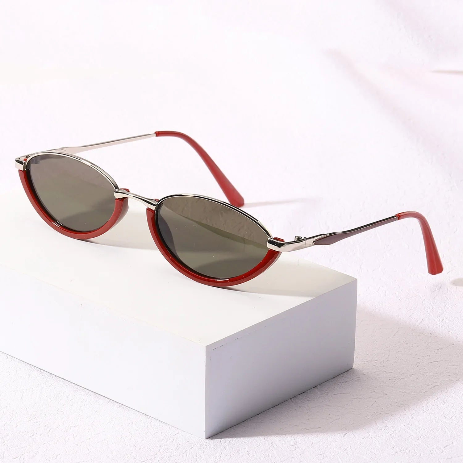 The Élan Cat-eye Sunglasses