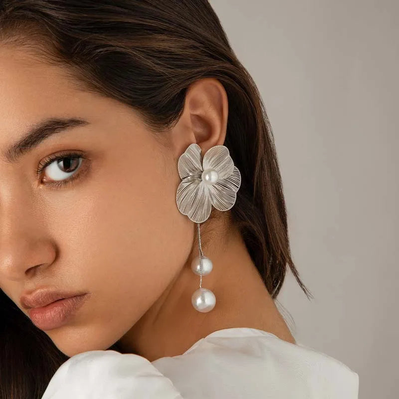 Contour Orchid Pearl Earrings