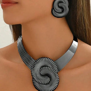 Contour Medallion Collar Necklace