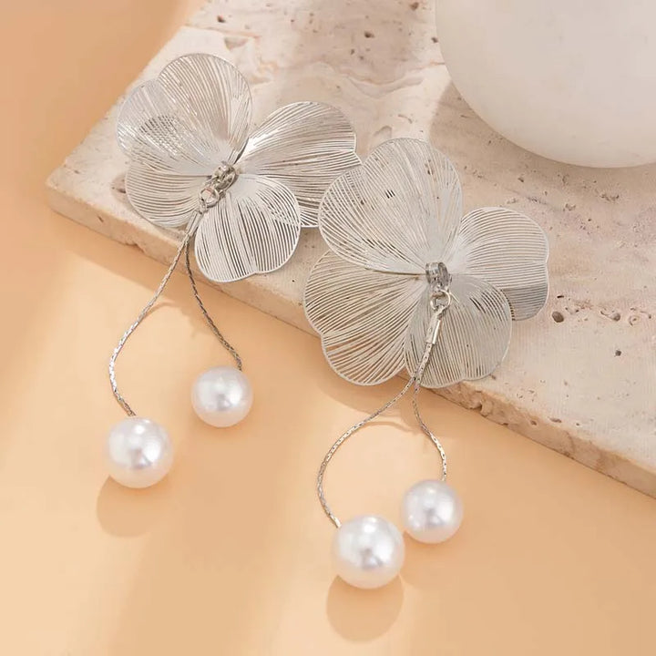Contour Orchid Pearl Earrings