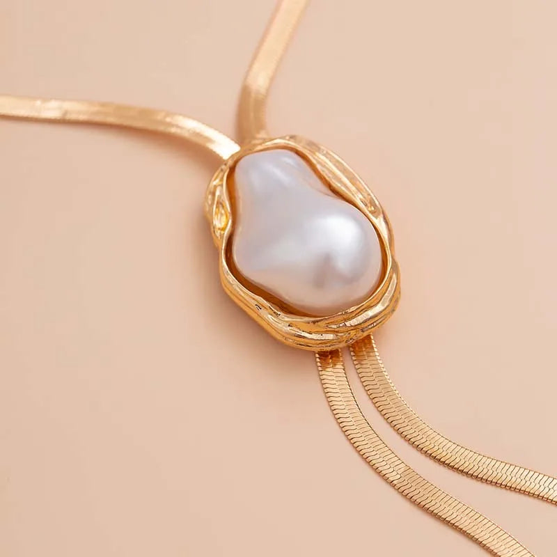 Contour Pearl Drop Necklace
