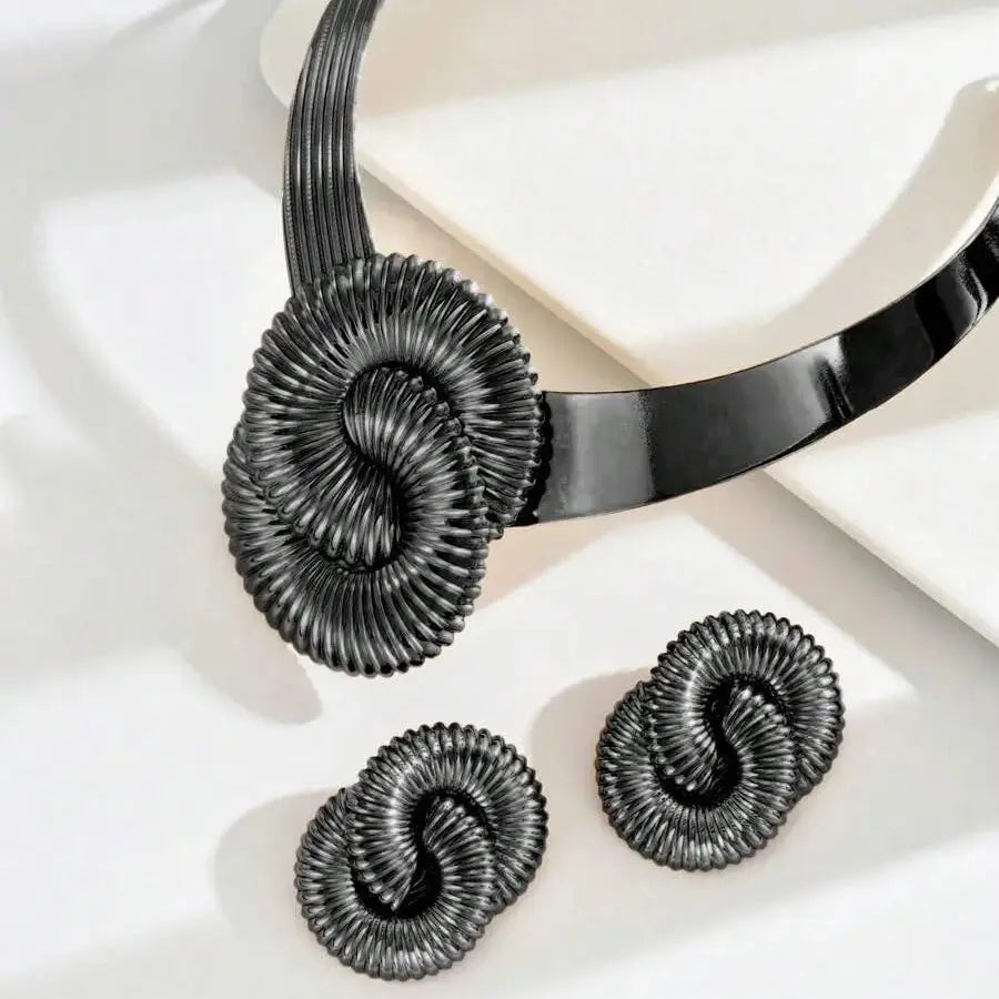 Contour Medallion Collar Necklace