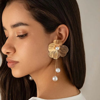 Contour Orchid Pearl Earrings