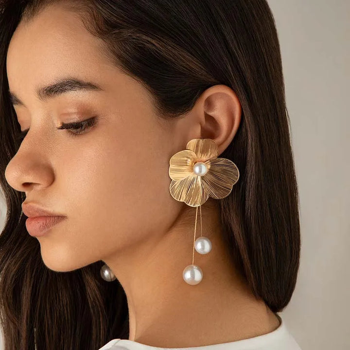 Contour Orchid Pearl Earrings