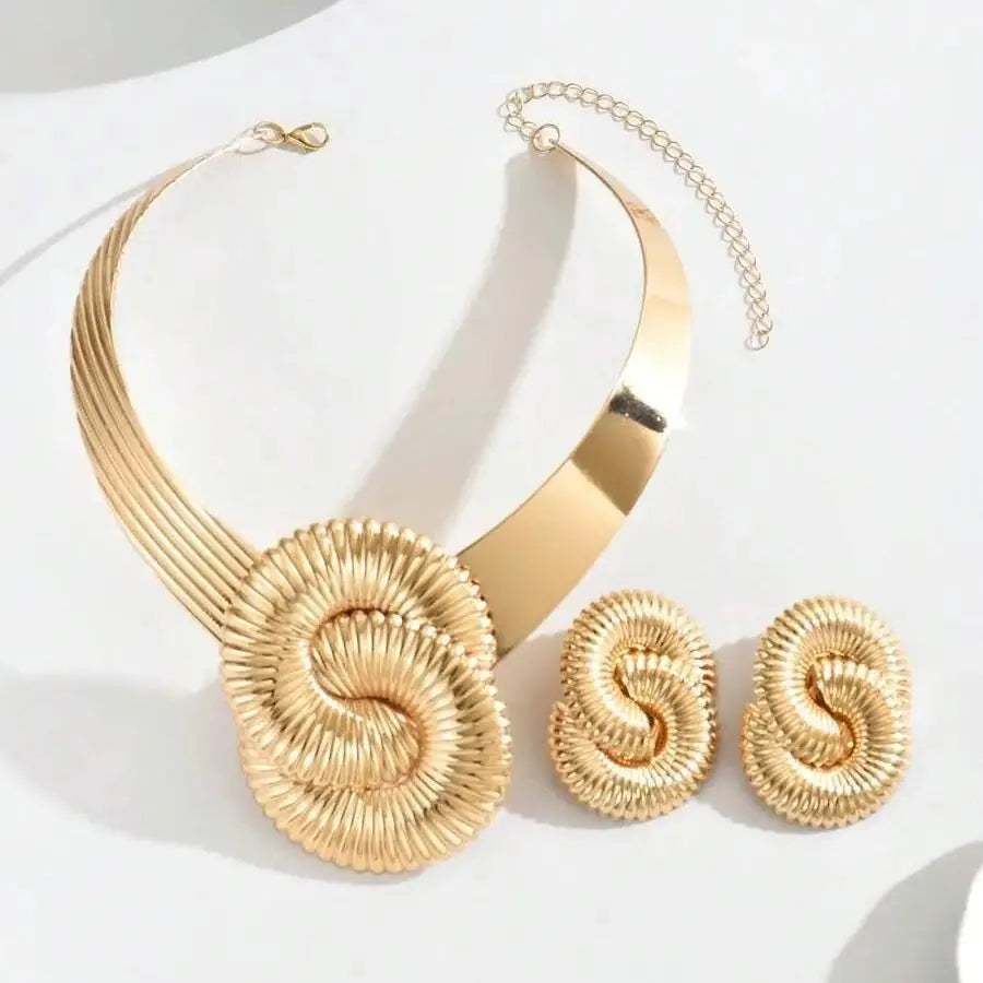 Contour Medallion Collar Necklace