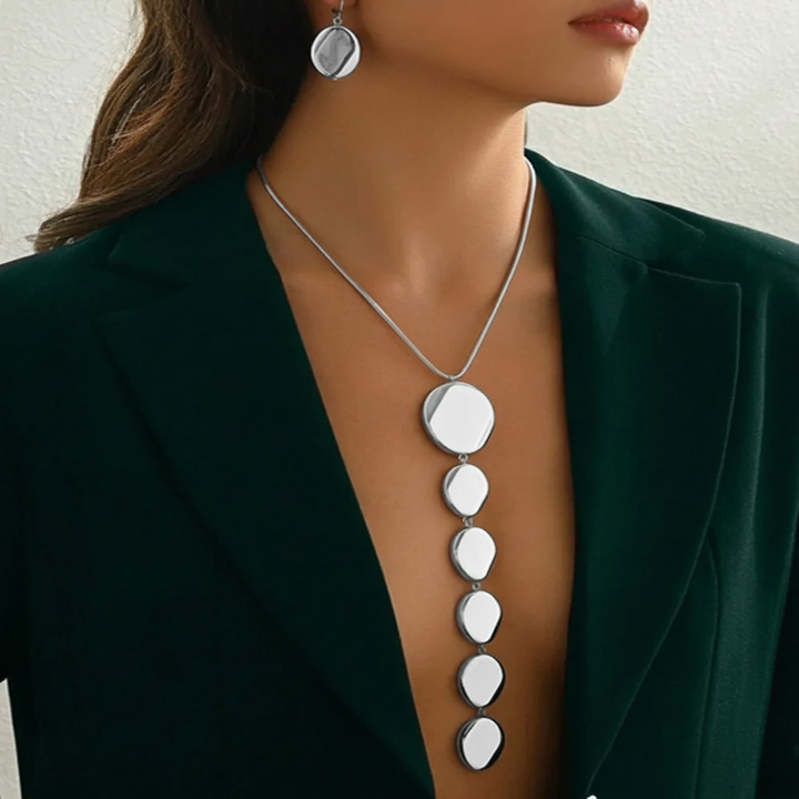 Contour Lariat Necklace